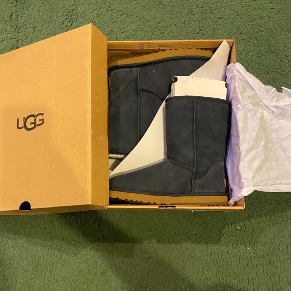 Ugg Class Short II - Navy - Picture 1 of 2